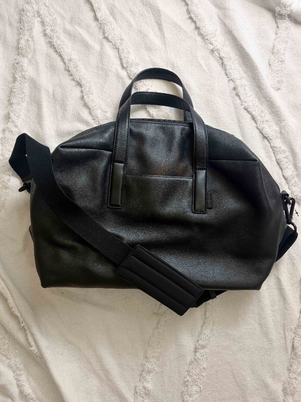 AWAY The Everywhere Travel Weekend Bag in Black Leather - Picture 5 of 8
